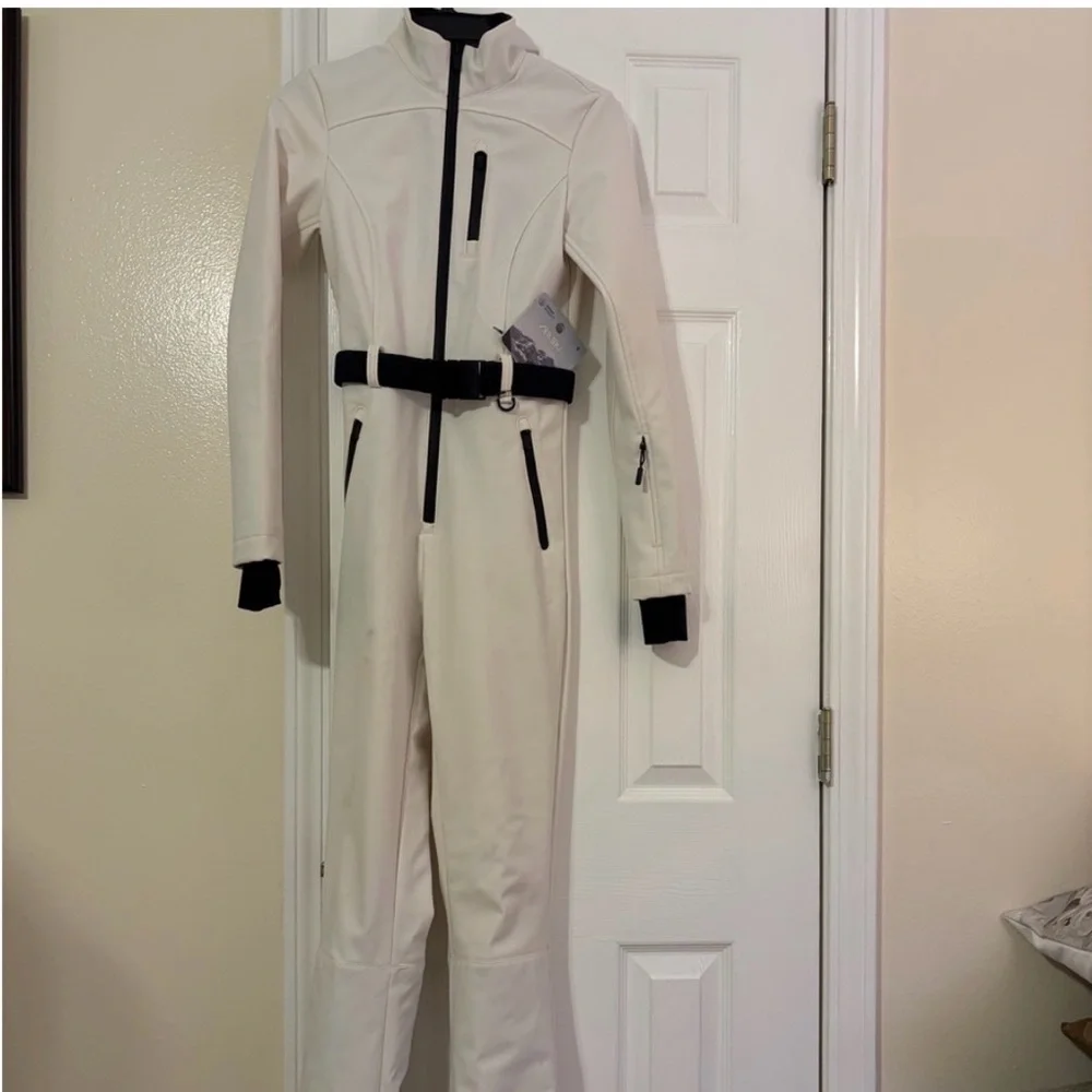 SOLD Zara Recco® Technology Ski Water Resistant/Wind Protection
Jumpsuit Size M - Picture 3 of 12
